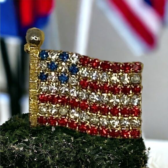 Unbranded Jewelry - American Flag Red, White,and Blue Lapel Pin. Gold Tone Setting. Patriotic